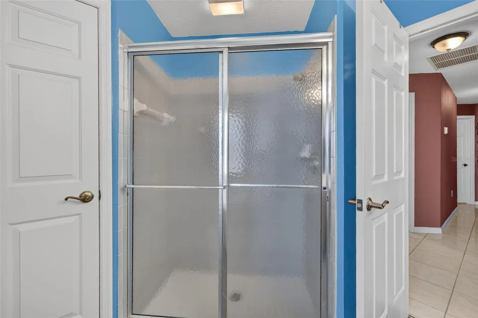 Gust Bathroom