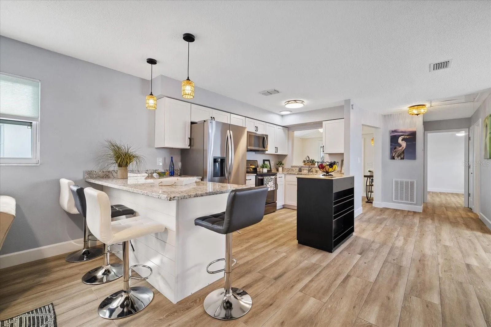 Breakfast Bar and elegant kitchen