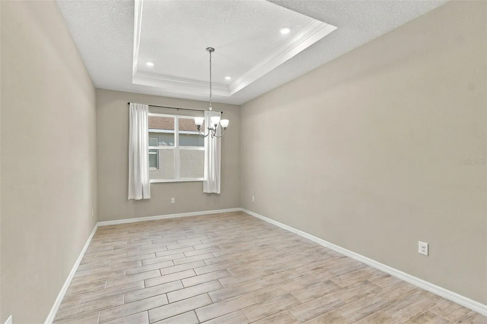 Dining Room with tray ceiling