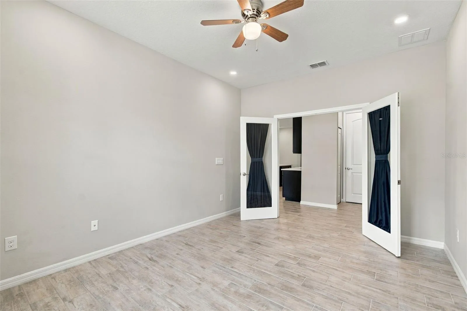 Office with ceiling fan