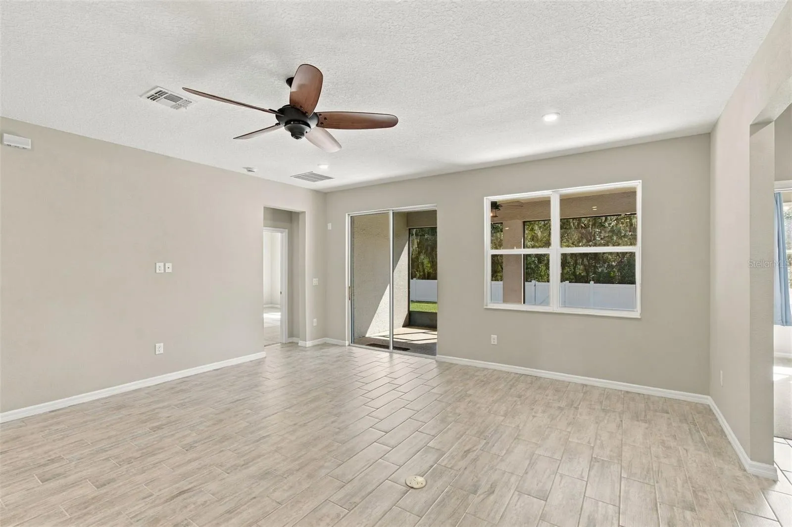 Living Room with ceiling fan