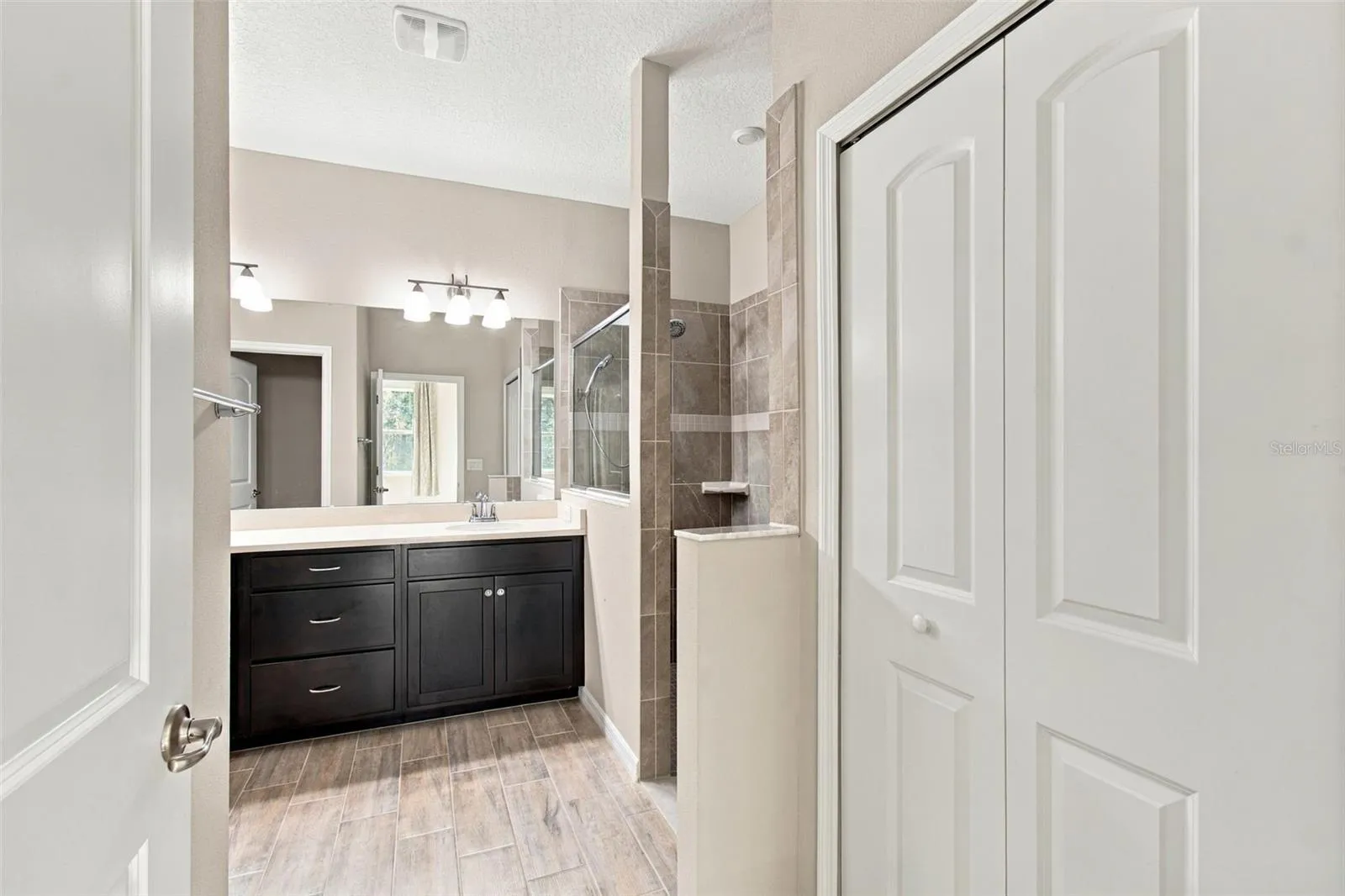 Entrance to en suite bathroom with linen closet to the right