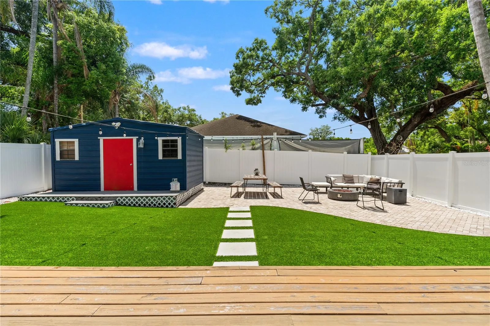 Backyard with shed &amp; turf