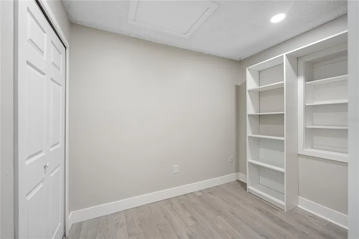 Primary clotheset