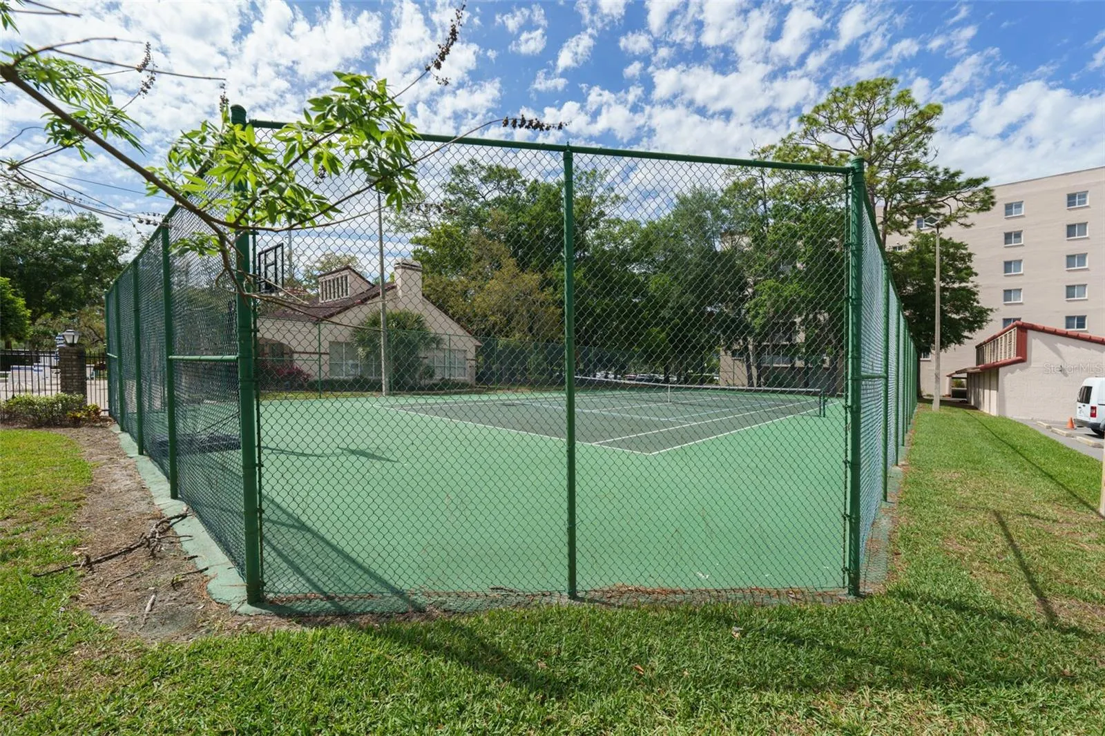 Tennis/pickleball courts