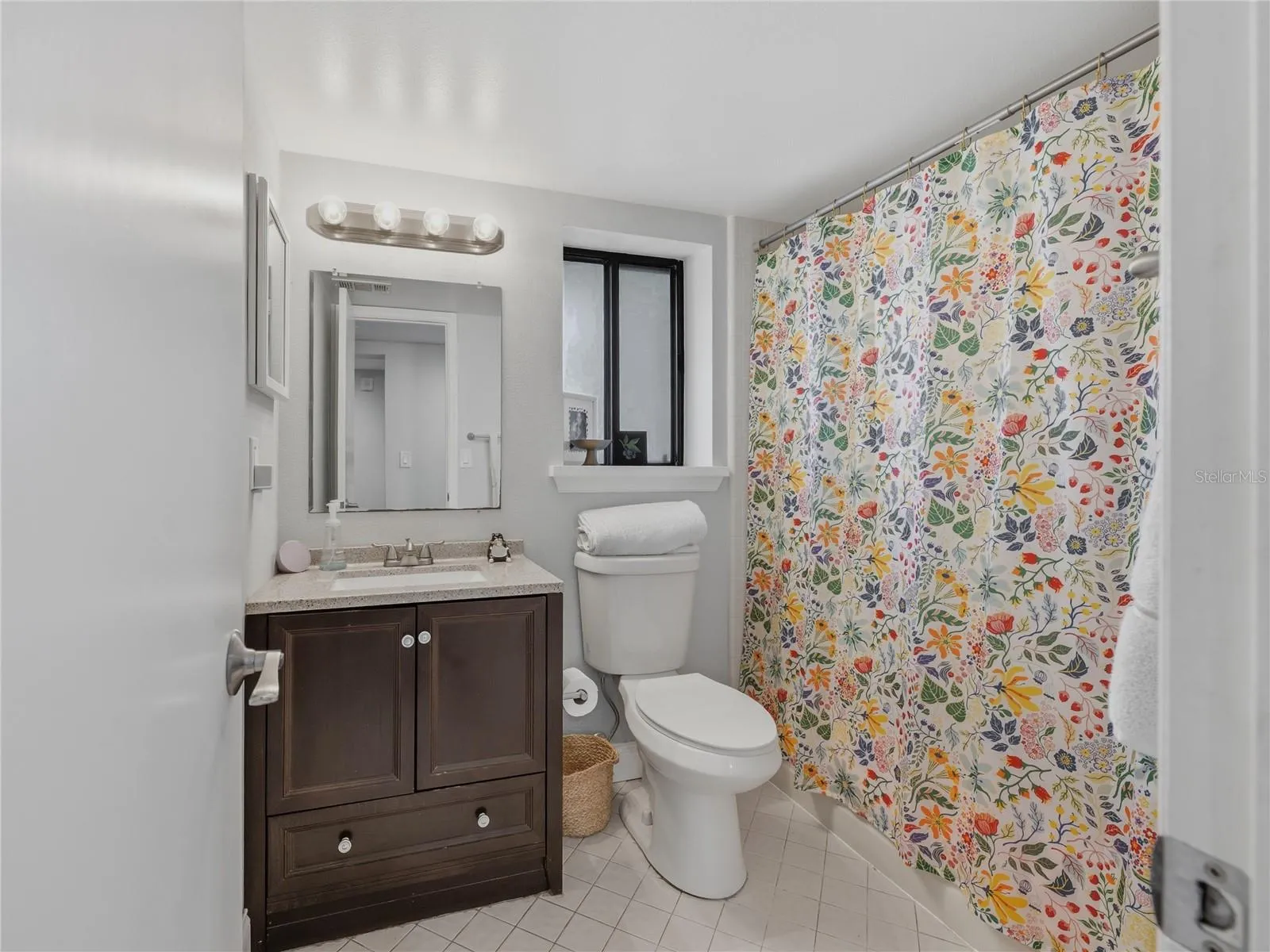 jack and jill bathroom