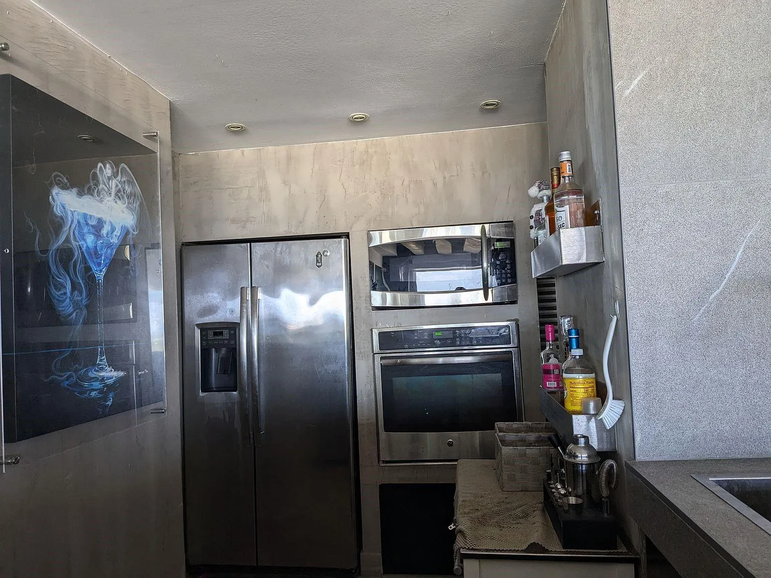 Terrace kitchen – fridge, dishwasher, oven, cooktop, microwave, ice maker