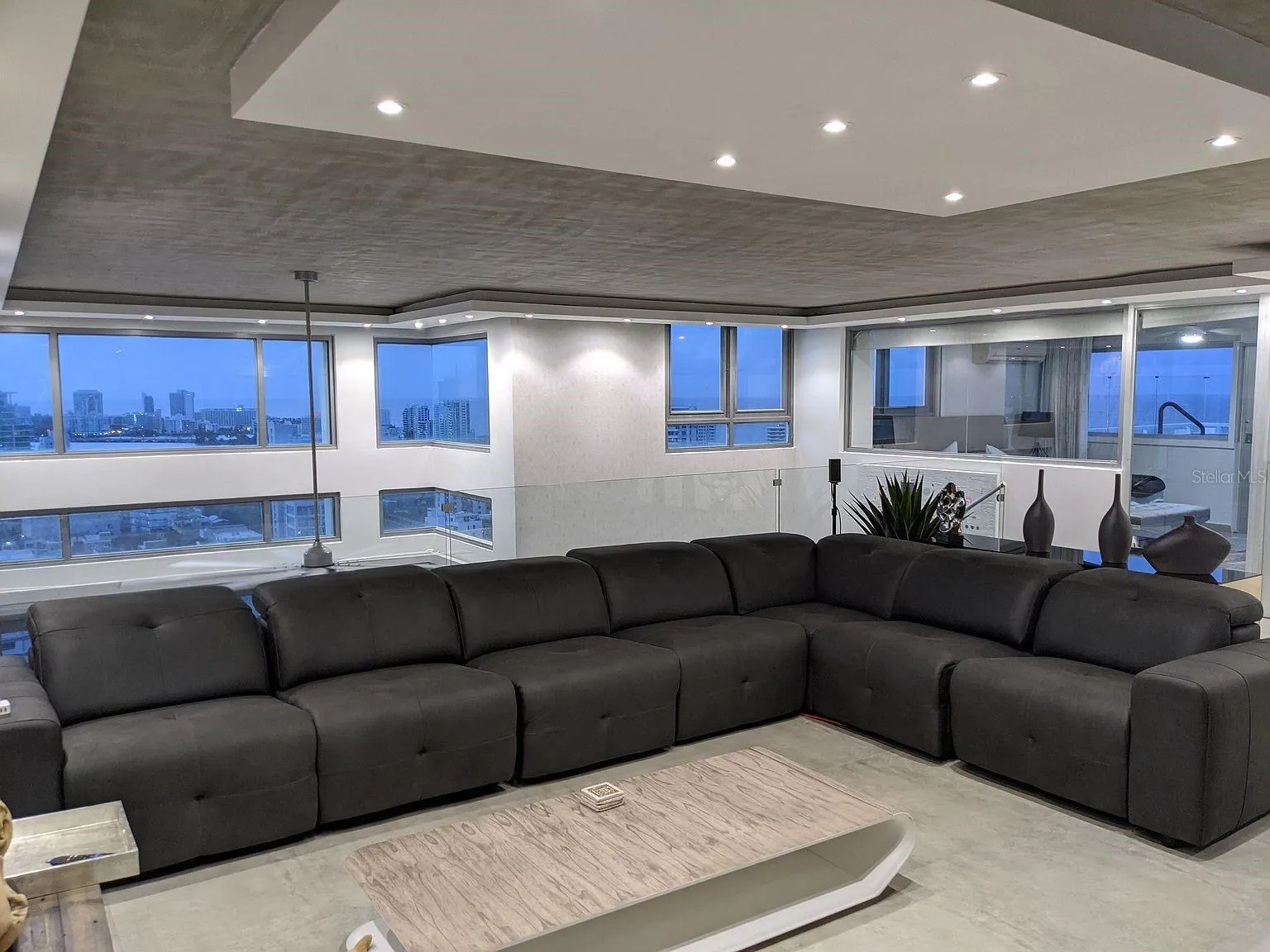 Loft lounge – panoramic windows
