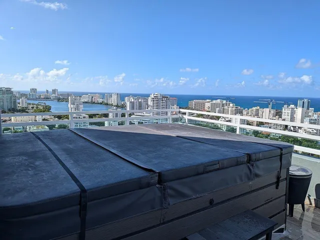 Private terrace – jacuzzi with lagoon and ocean views