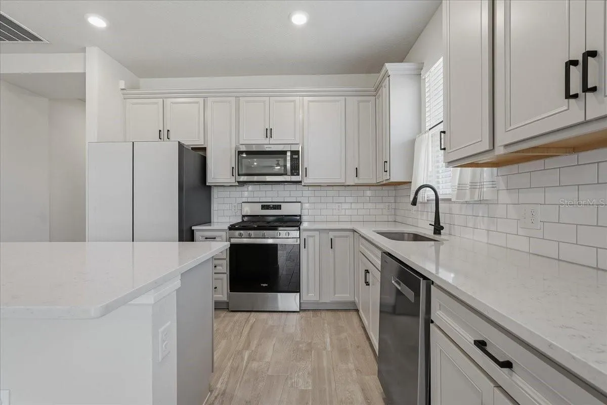 Kitchen - Tall Crown Molding on Cabinetry, 42" Uppers, Wastebasket pull out, Soft Close Drawers, Double Roll-Out Trays