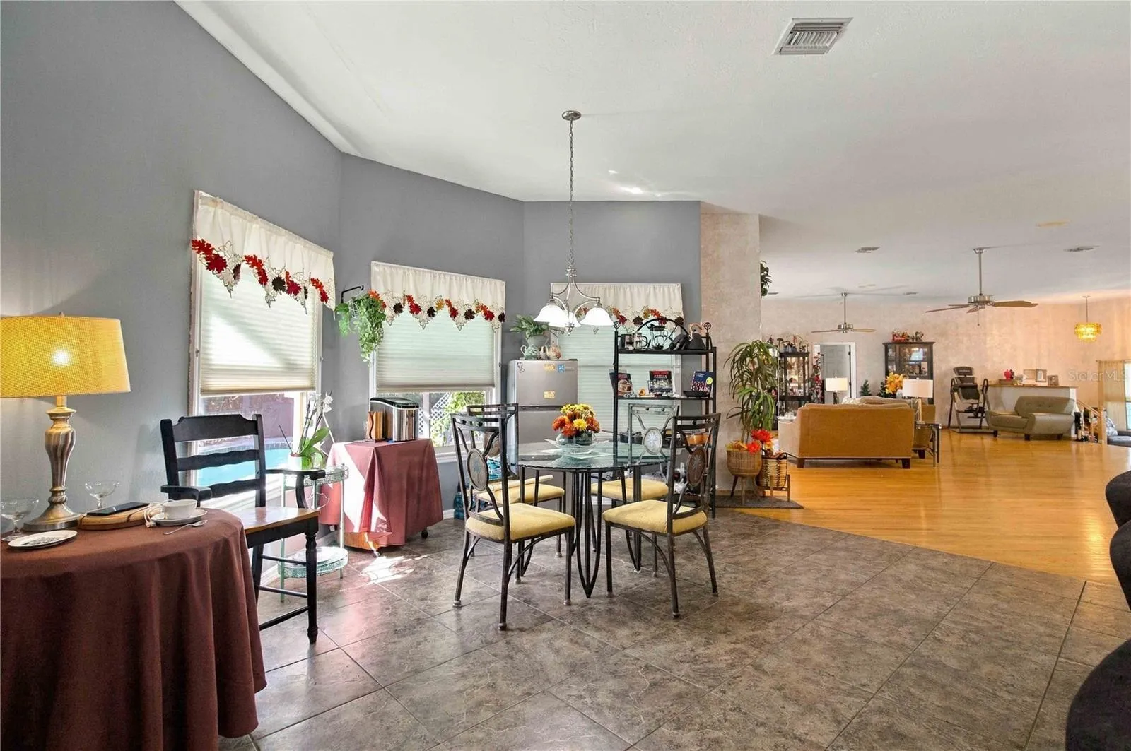 Kitchen/ Dinette Combo