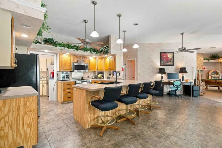 Kitchen/ Dinette Combo