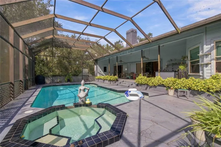Pool/ Spa