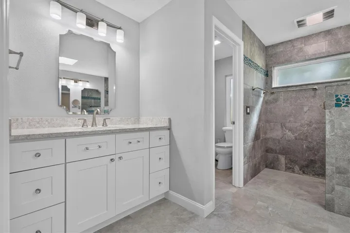 En Suite Bath