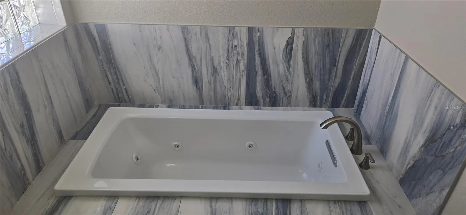 Spa-like Tub