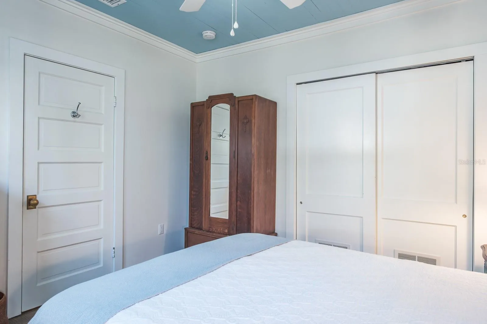 Main Cottage Primary Bedroom