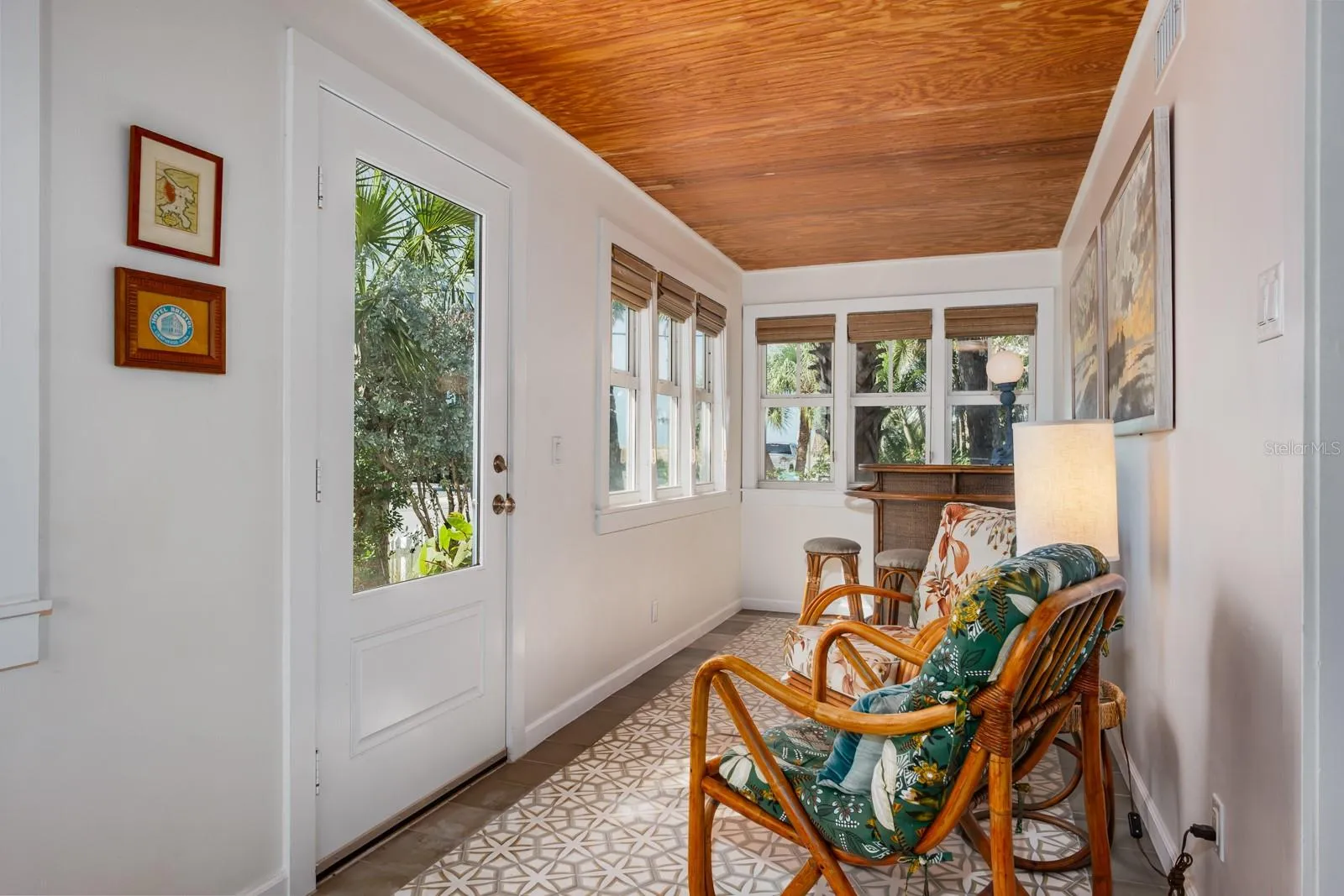 Main Cottage - Entry