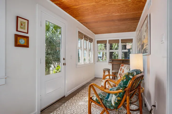 Main Cottage - Entry