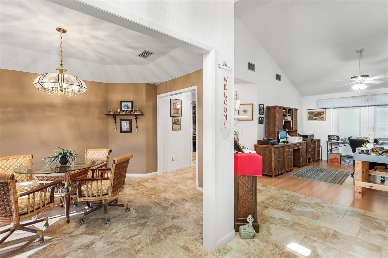 Dining room/living room