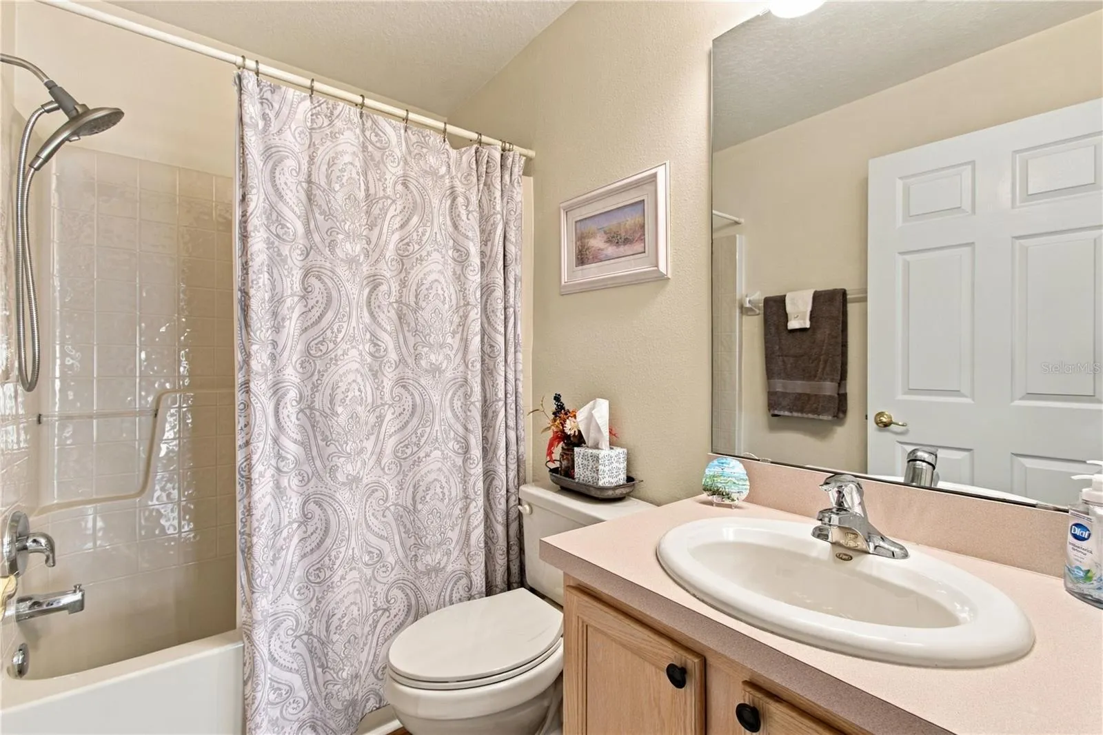 SECOND FULL BATHROOM W/TUB/SHOWER COMBO