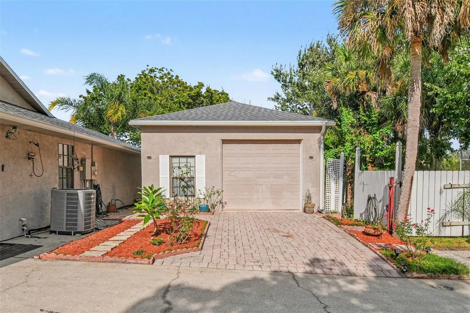 detached garage