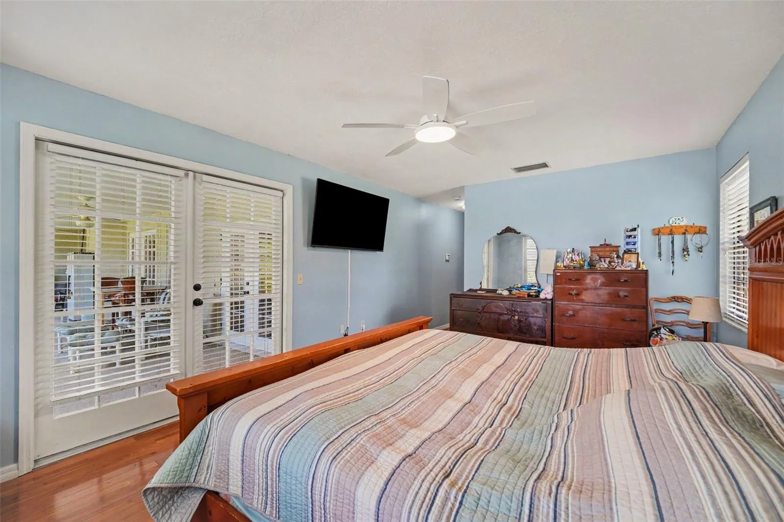 mastyer bedroom