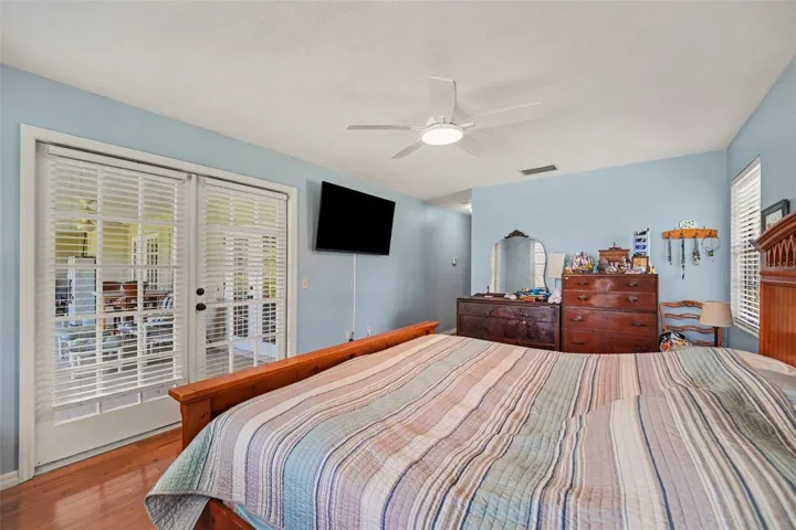 mastyer bedroom