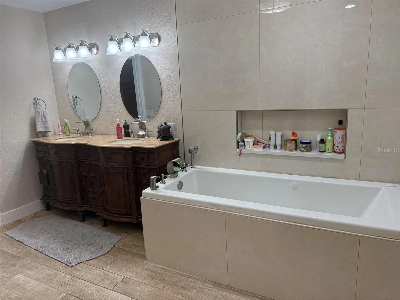 master bathroom 7 ft jetted tub