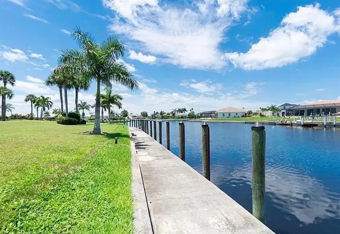 1200' dock space