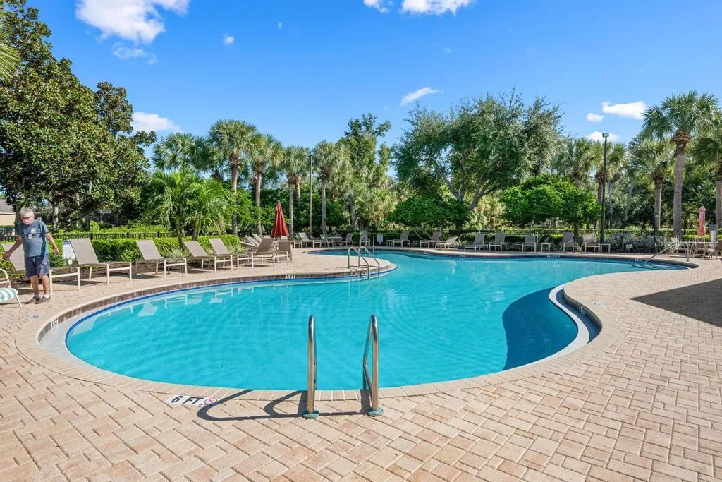 Lovely community pool