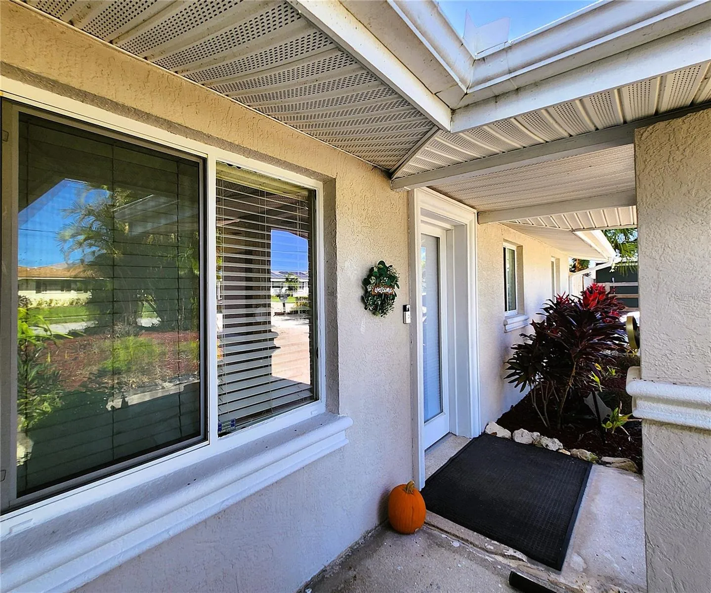 4711 26th Ave W Bradenton FL 34209: OVERHANGS at least 24"