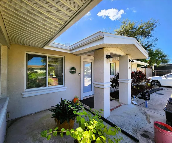 4711 26th Ave W Bradenton FL 34209: OVERHANGS at least 24"