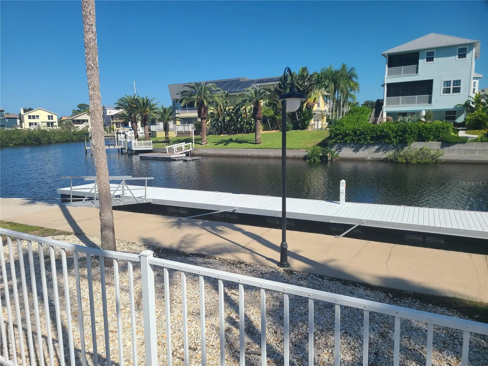 Clubhouse Floating Docks/First Come First Serve