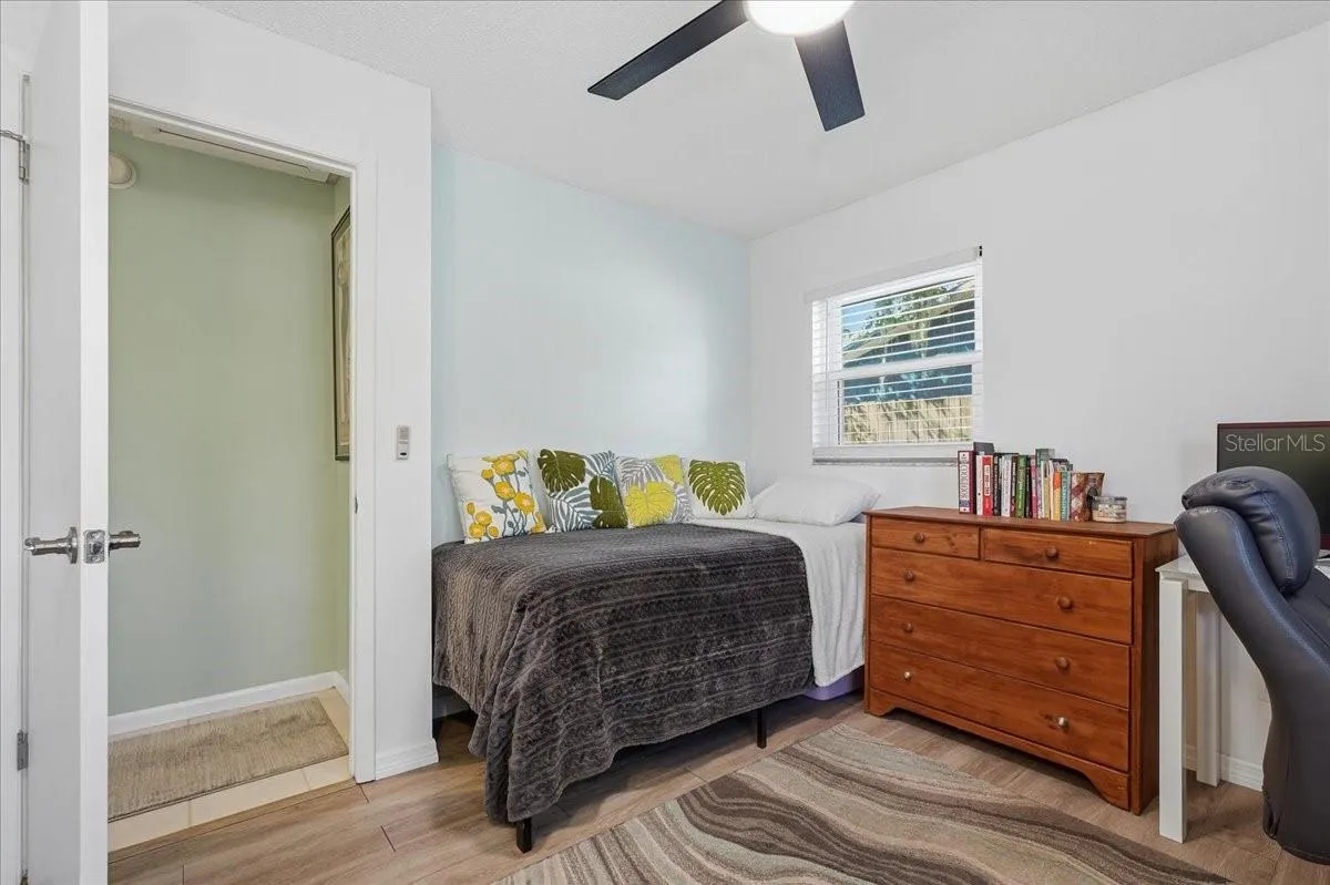 2nd bedroom