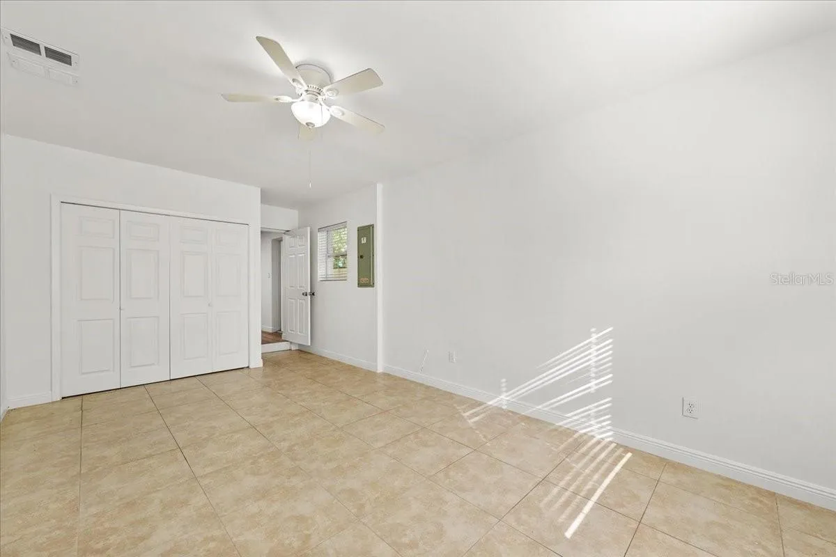 Bonus room with laundry closet