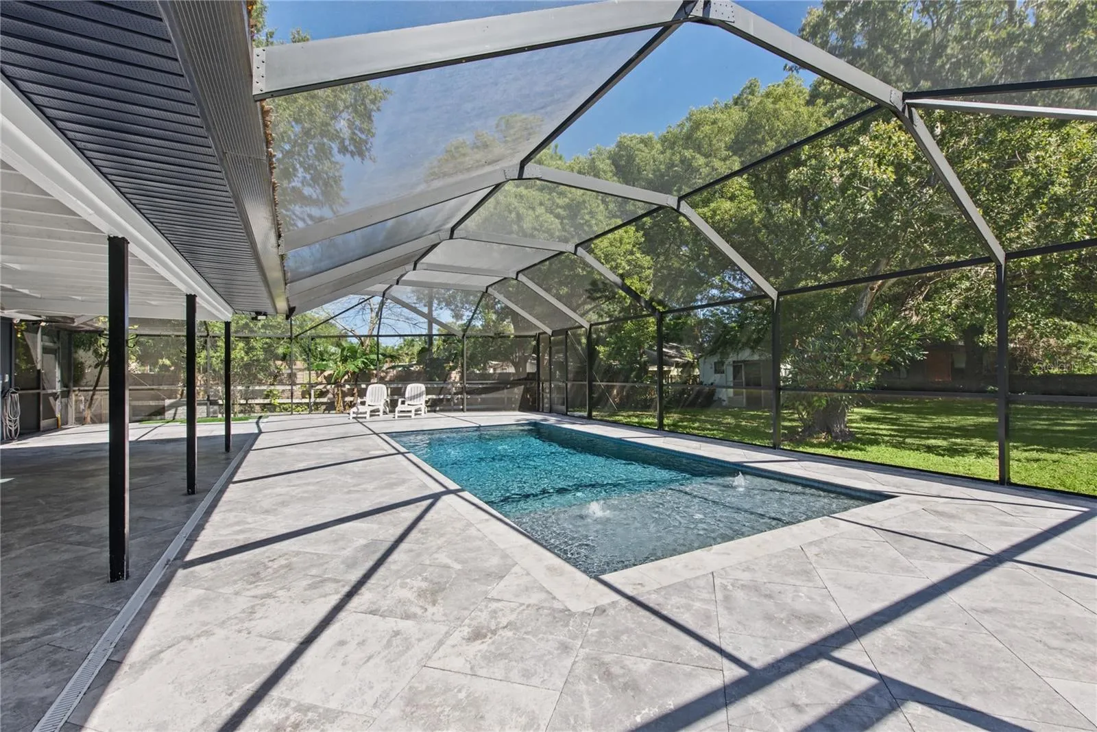 Covered patio (2)