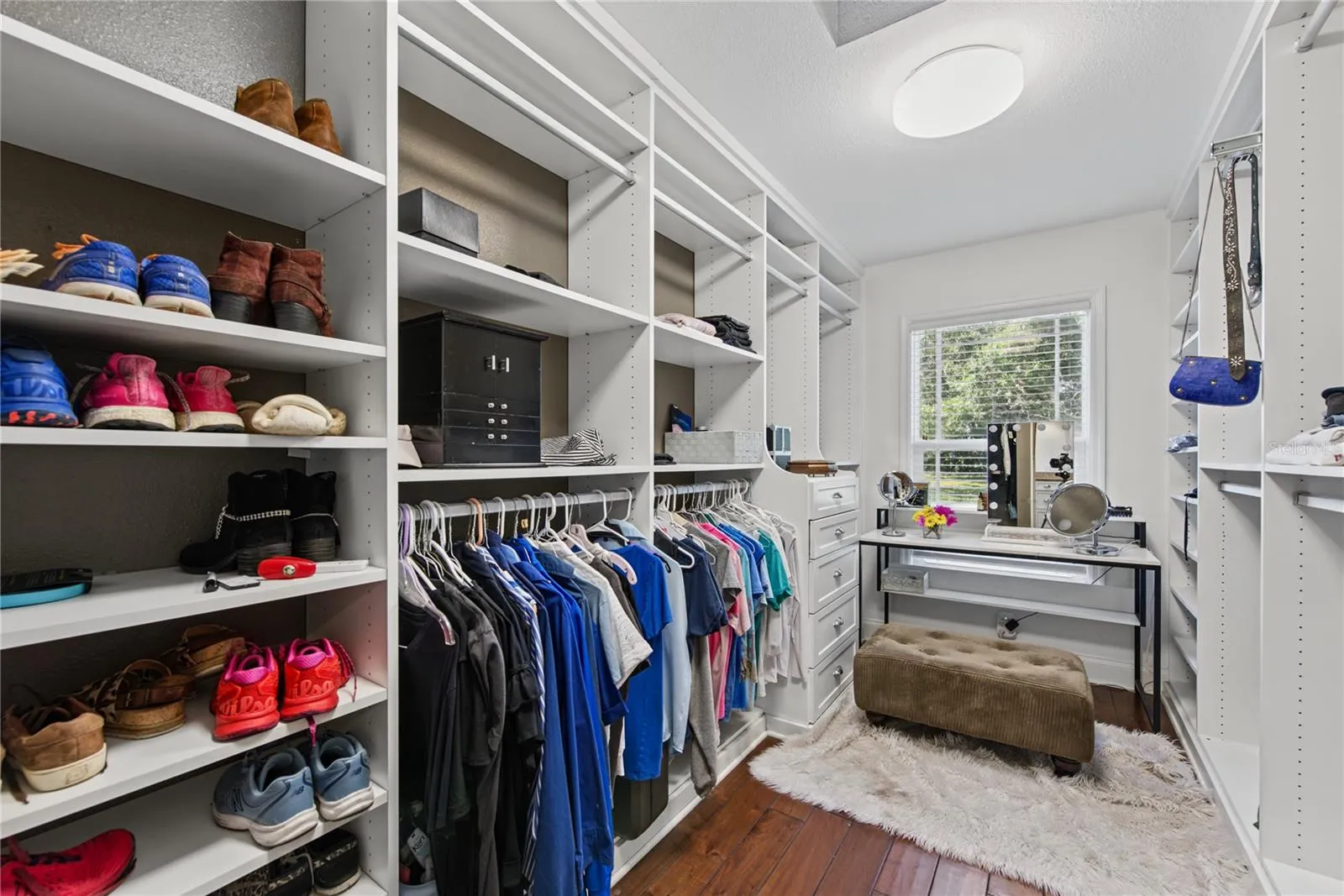 Primary closet (1)