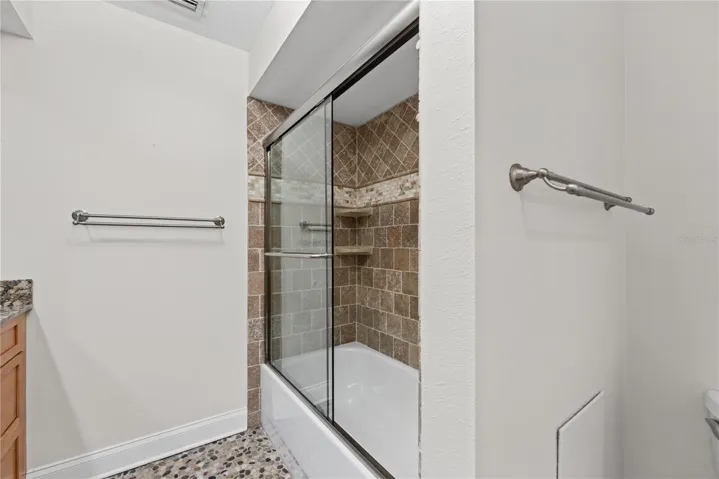 Bathroom 2 (2)