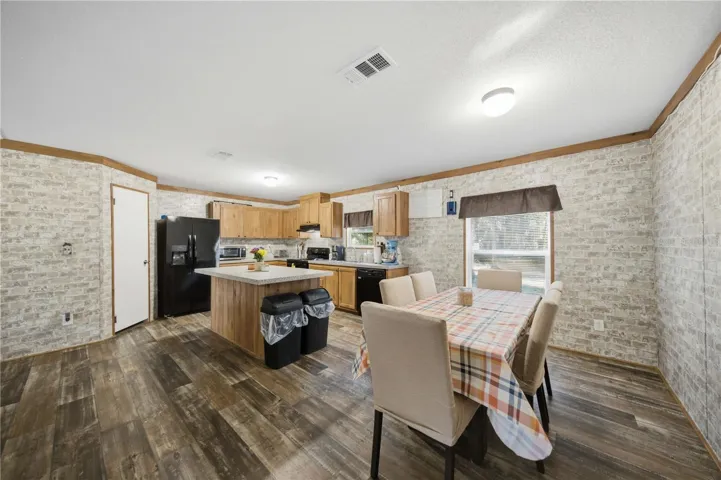 KITCHEN/ DINING AREA