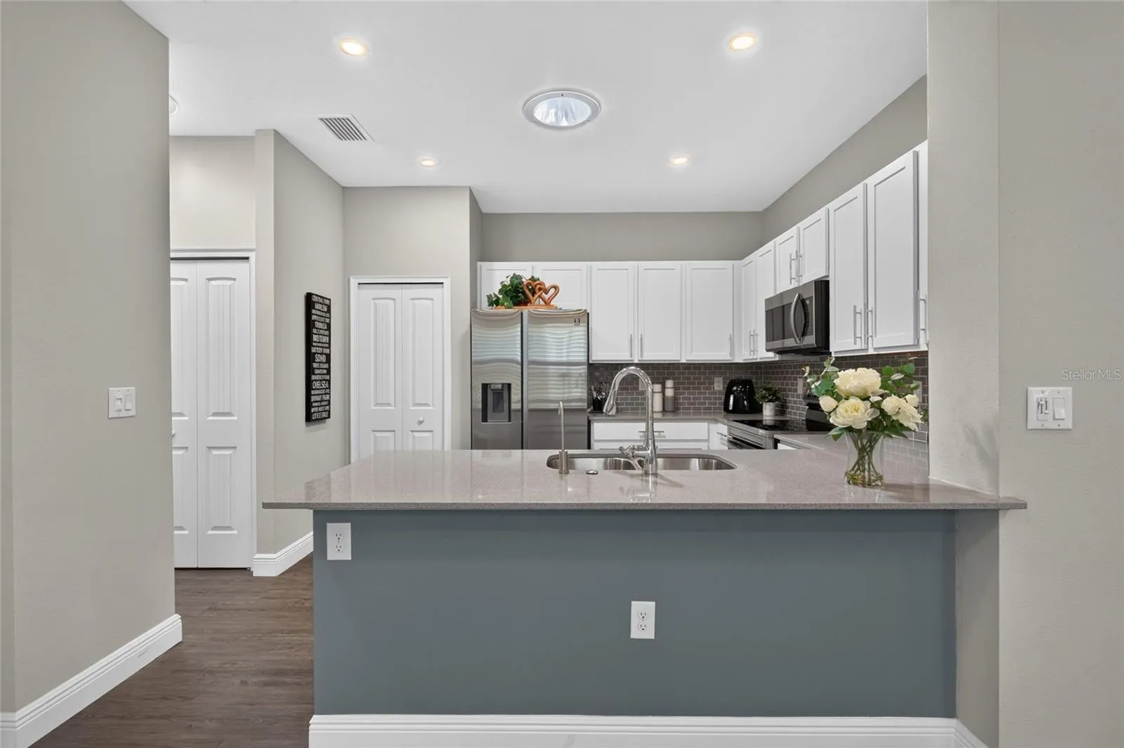 Large breakfast bar