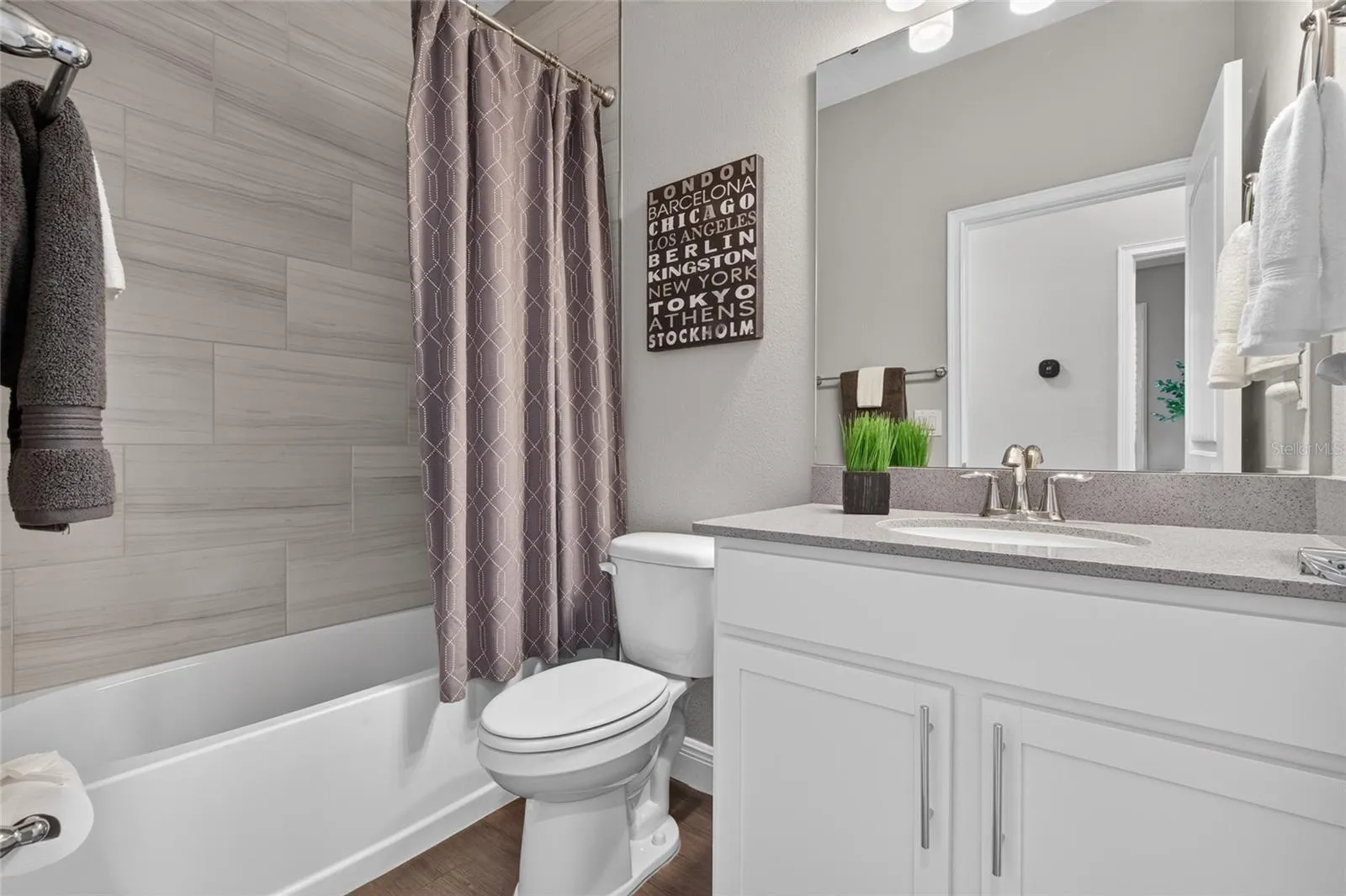 second bathroom, ceramic tile