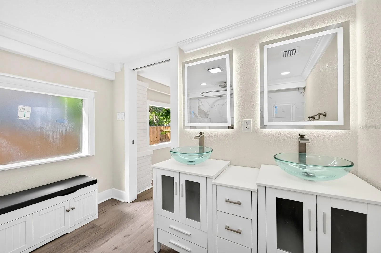 Dual sinks in the Primary en suite Bath