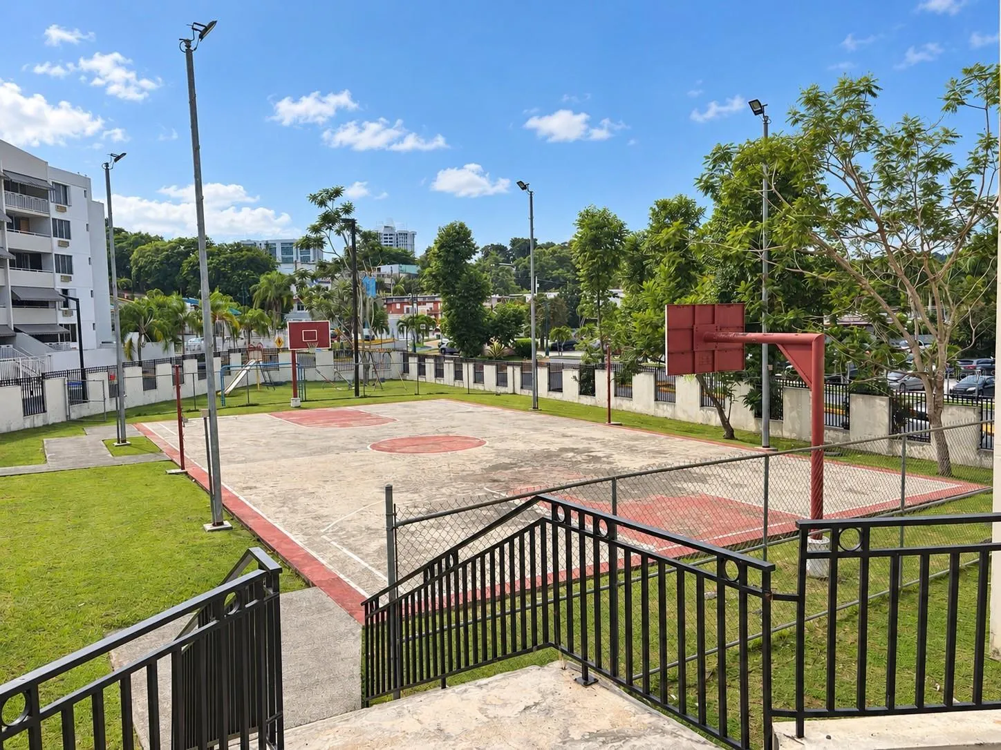 Community basketball court at Portal de Sofia.