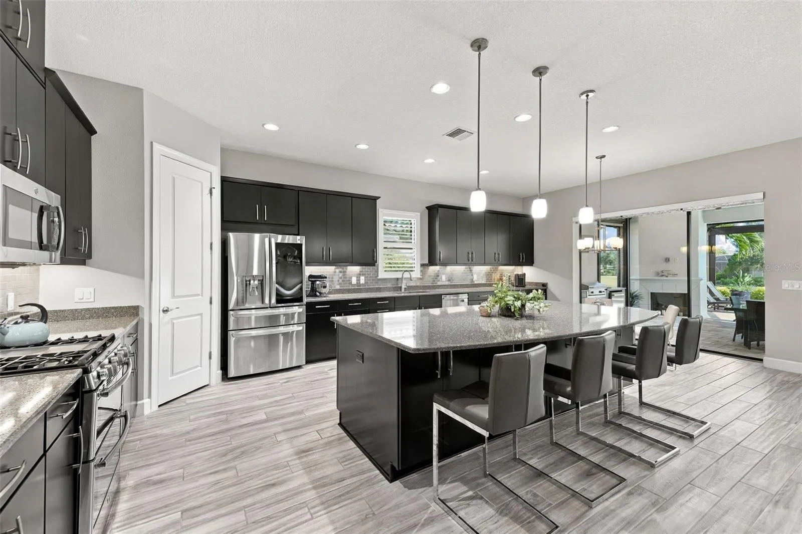 Gourmet Kitchen with high end appliances