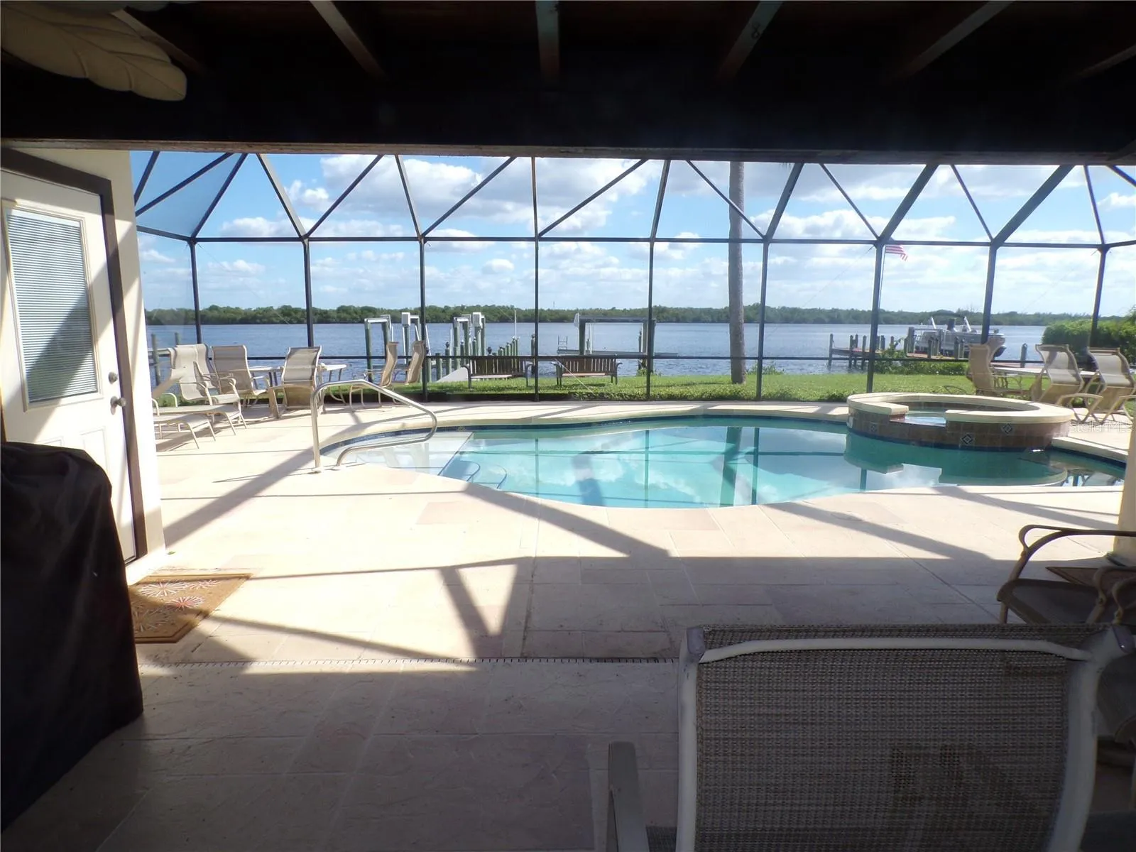 Covered lanai with BBQ