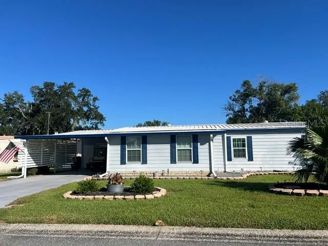 Front view of property.