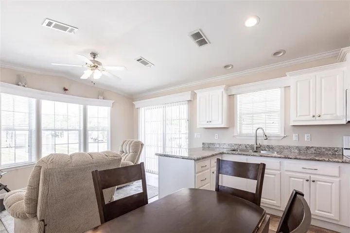 Vaulted ceilings and crown moldoing