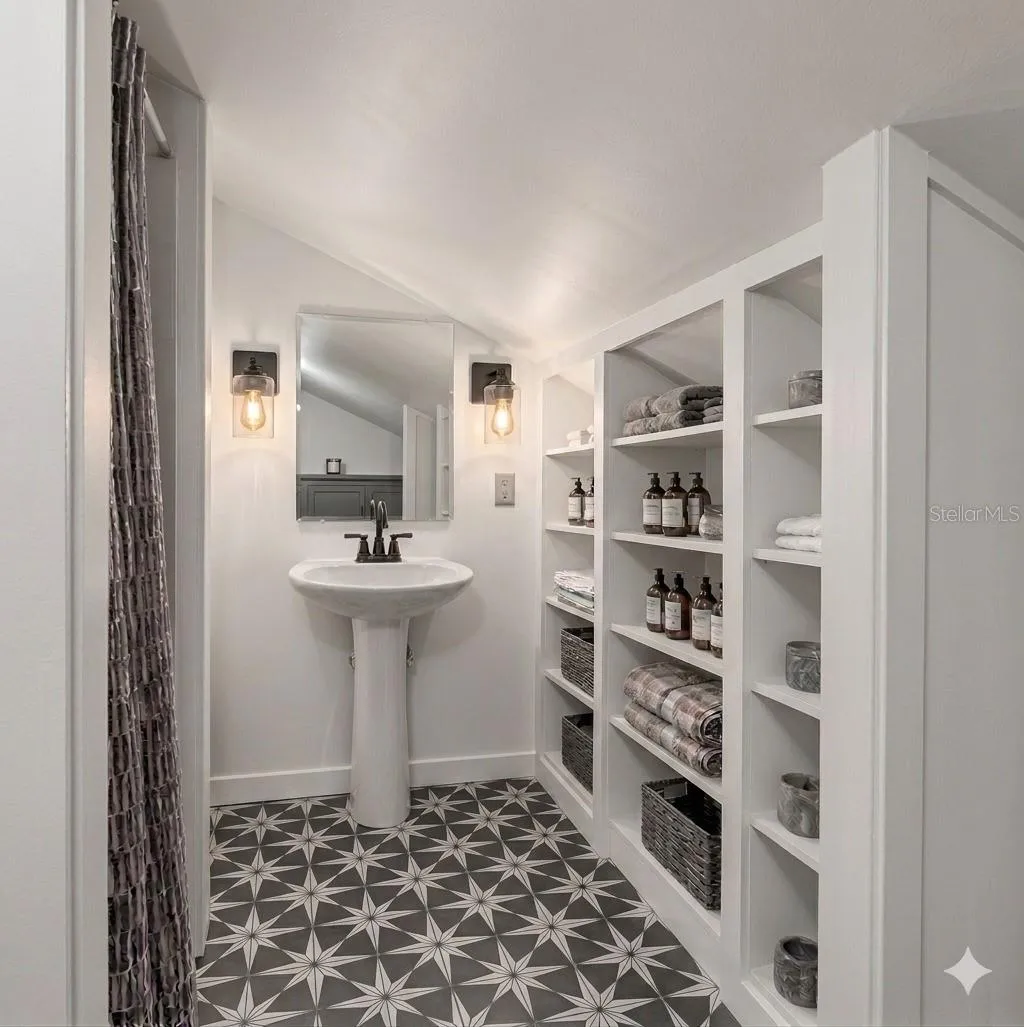 Bathroom Studio Top
