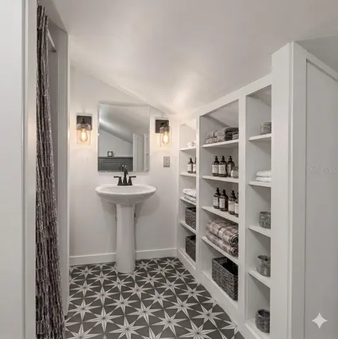 Bathroom Studio Top