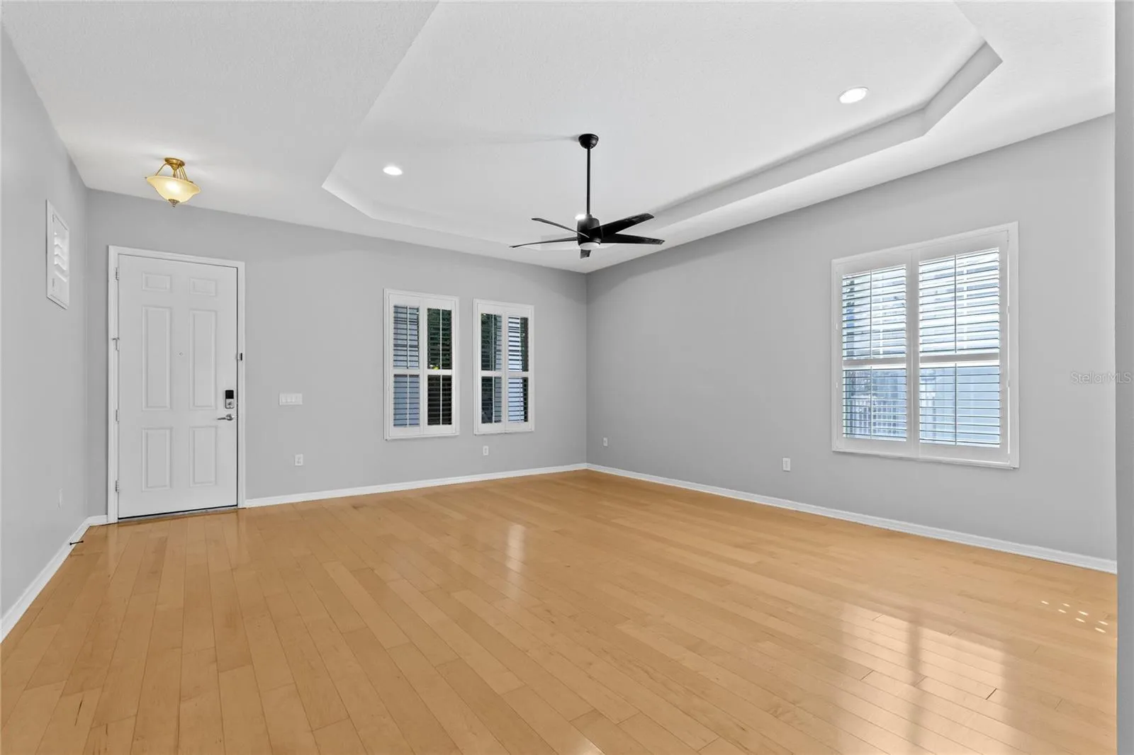 Flex room off front entry